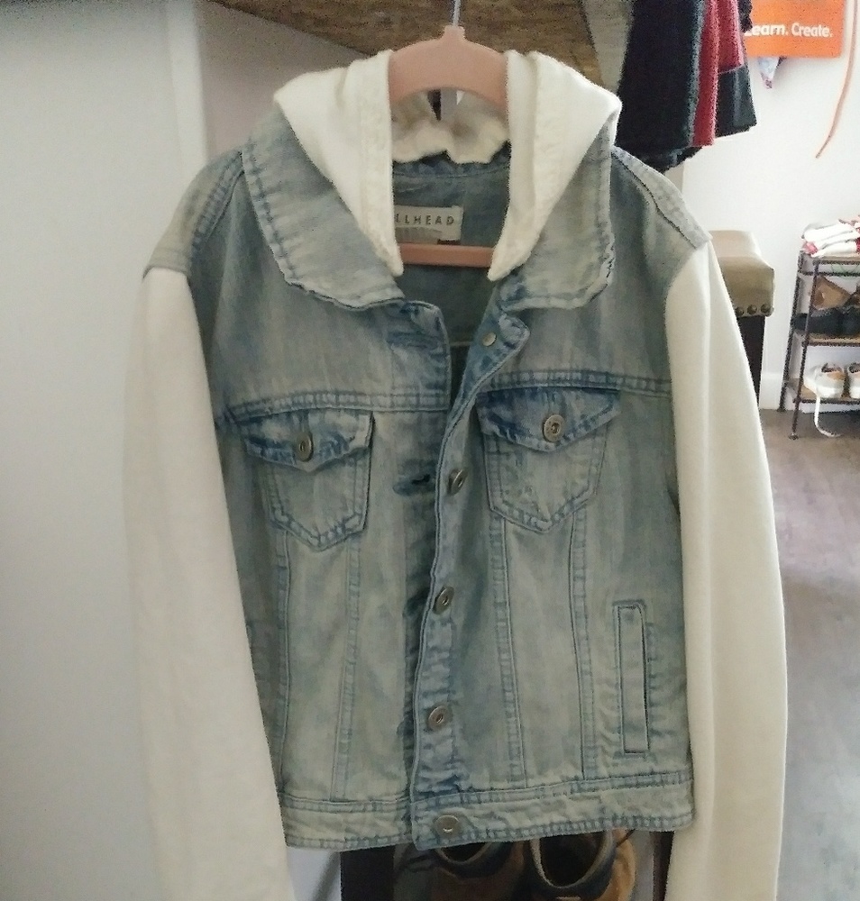 ✨ Bullhead jean jacket with hood